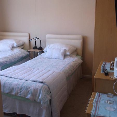 Tremains Guest House Bridgend  Zimmer foto
