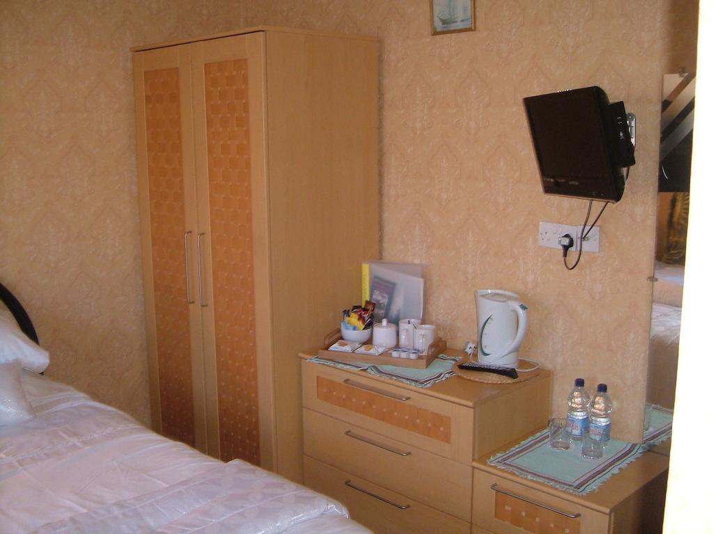 Tremains Guest House Bridgend  Zimmer foto