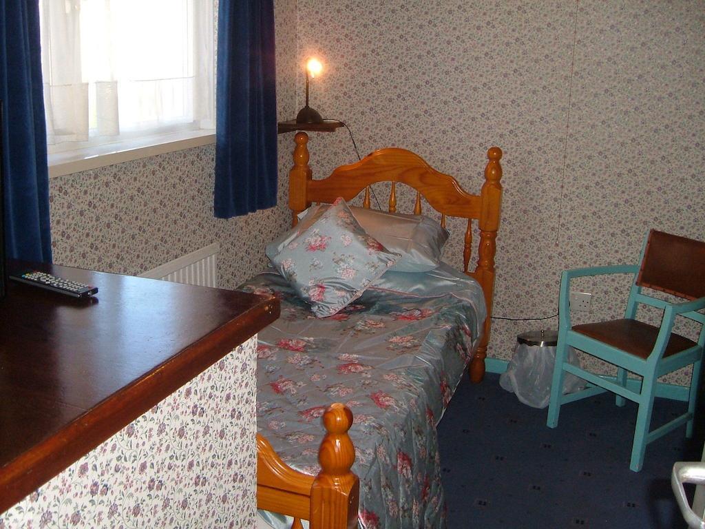 Tremains Guest House Bridgend  Zimmer foto