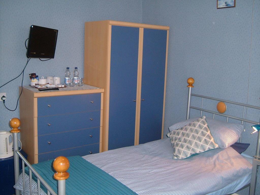 Tremains Guest House Bridgend  Zimmer foto