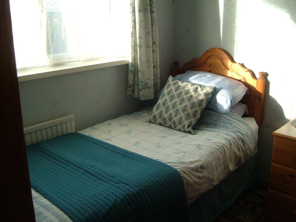 Tremains Guest House Bridgend  Zimmer foto