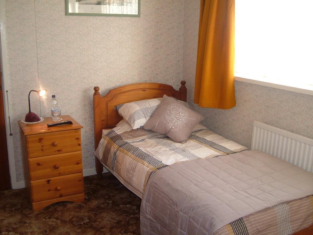 Tremains Guest House Bridgend  Zimmer foto