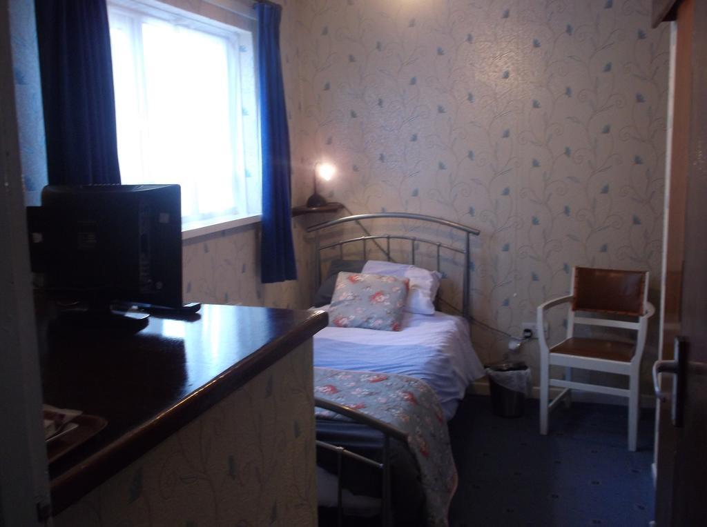Tremains Guest House Bridgend  Zimmer foto